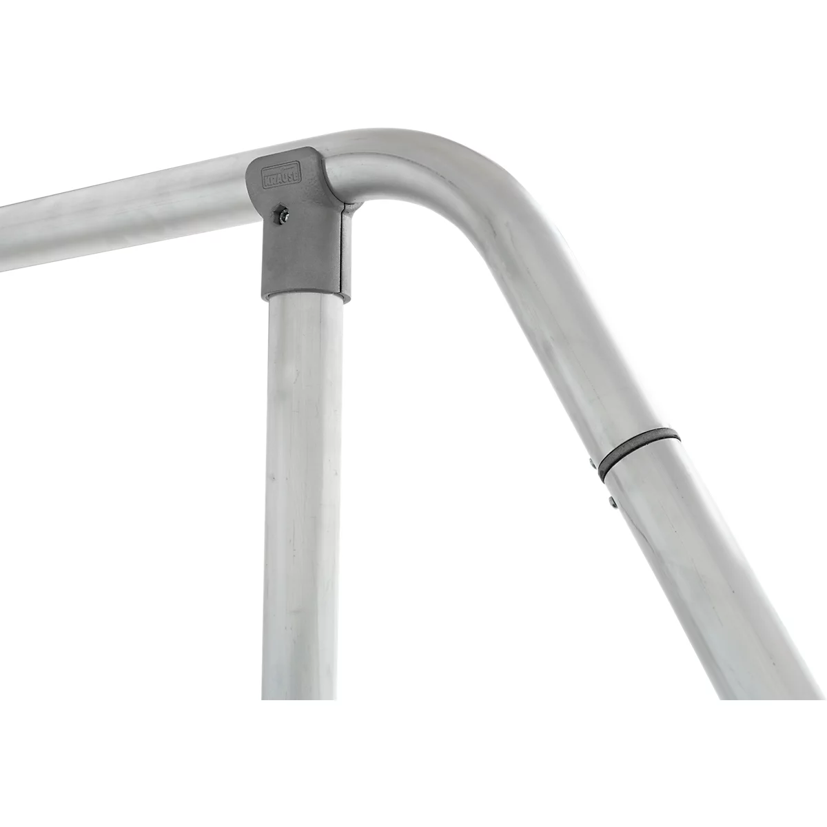 Detailopname van een metalen frame dat in een hoek is verbonden. Grijze hoekverbinding, gladde, zilverkleurige buizen.