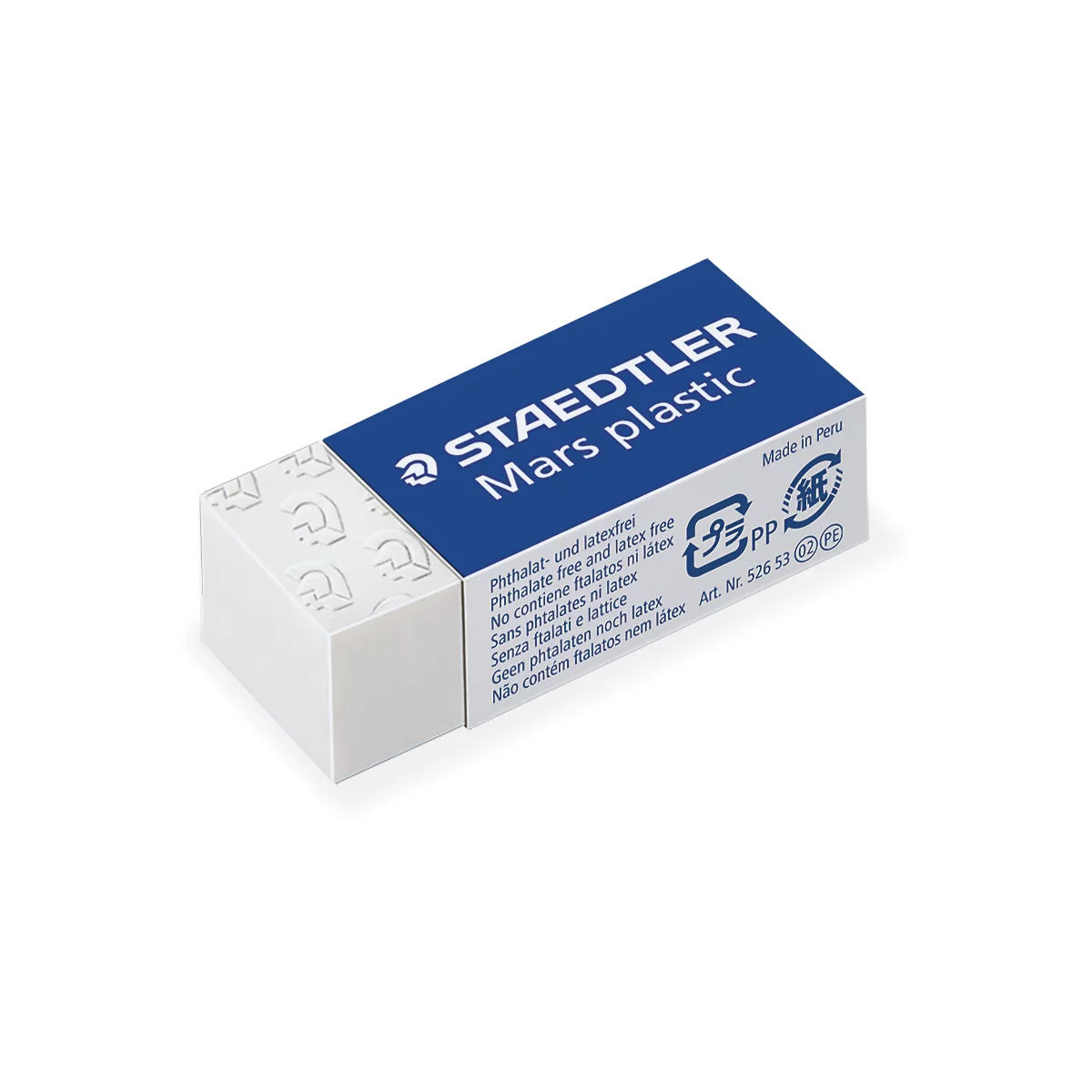 Een witte Staedtler Mars plastic gum met een blauwe wikkel op een witte achtergrond.