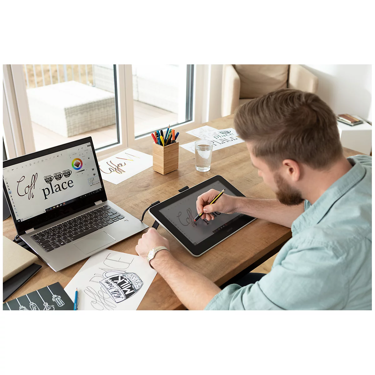 STAEDTLER Noris® Stylo de saisie numérique Jumbo, pour les appareils compatibles EeMR, pointe interchangeable, 4096 niveaux de pression, reconnaissance de la paume, gomme numérique, forme triangulaire, matériau durable à base de bois, noir-jaune.