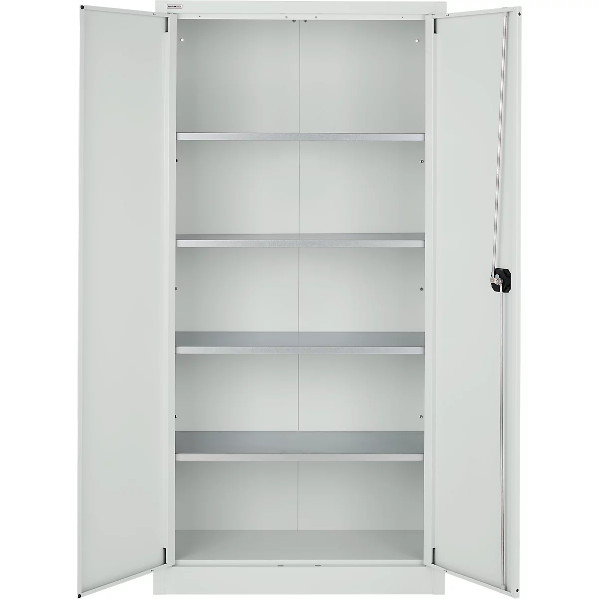 Weißer Stahlschrank mit geöffneten Türen. Vier Einlegeböden. Schwarzer Türgriff. Graue Böden. 