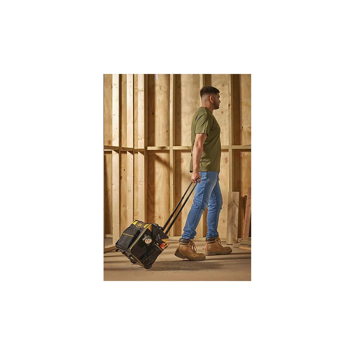 STANLEY Fatmax gereedschapskoffer, B 500 x D 360 x H 410 mm, telescopische handgreep, wielen, 600-denier nylon, zwart geel