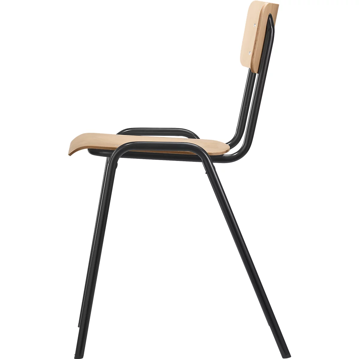 Zijaanzicht van een houten en metalen stoel. Zwart frame, lichte zitting en rugleuning.