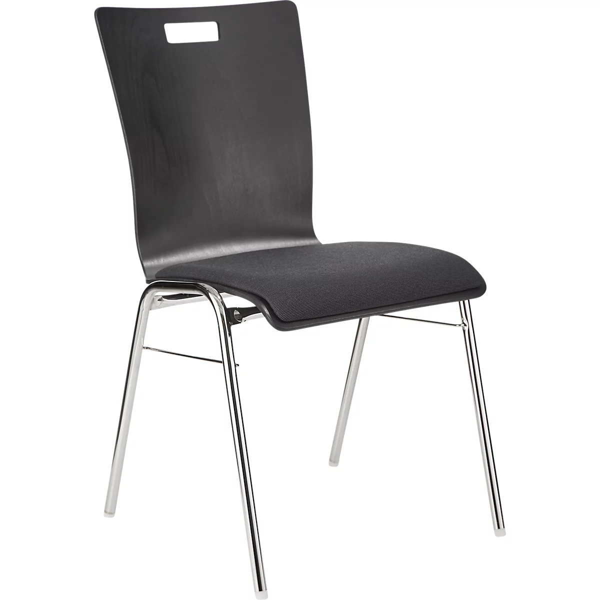 Zwarte stoel met chroom frame. De rugleuning heeft een handgreep aan de bovenkant. De stoel is vrijstaand.