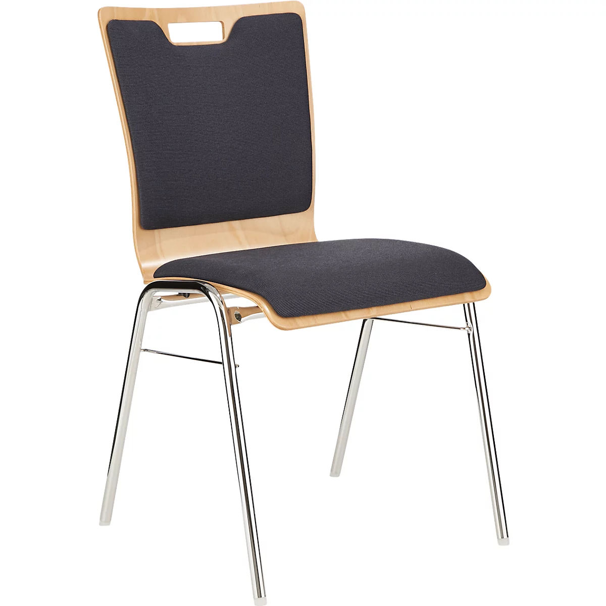 Een stoel met een zwart gevoerde zitting en rugleuning, houten frame en chromen poten. De rugleuning heeft een uitsparing.