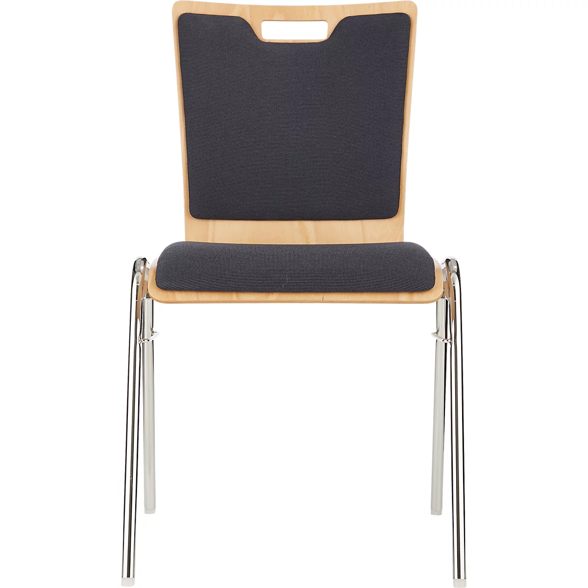 Een stoel met een houten frame en donkergrijze bekleding. De stoelpoten zijn zilverkleurig.