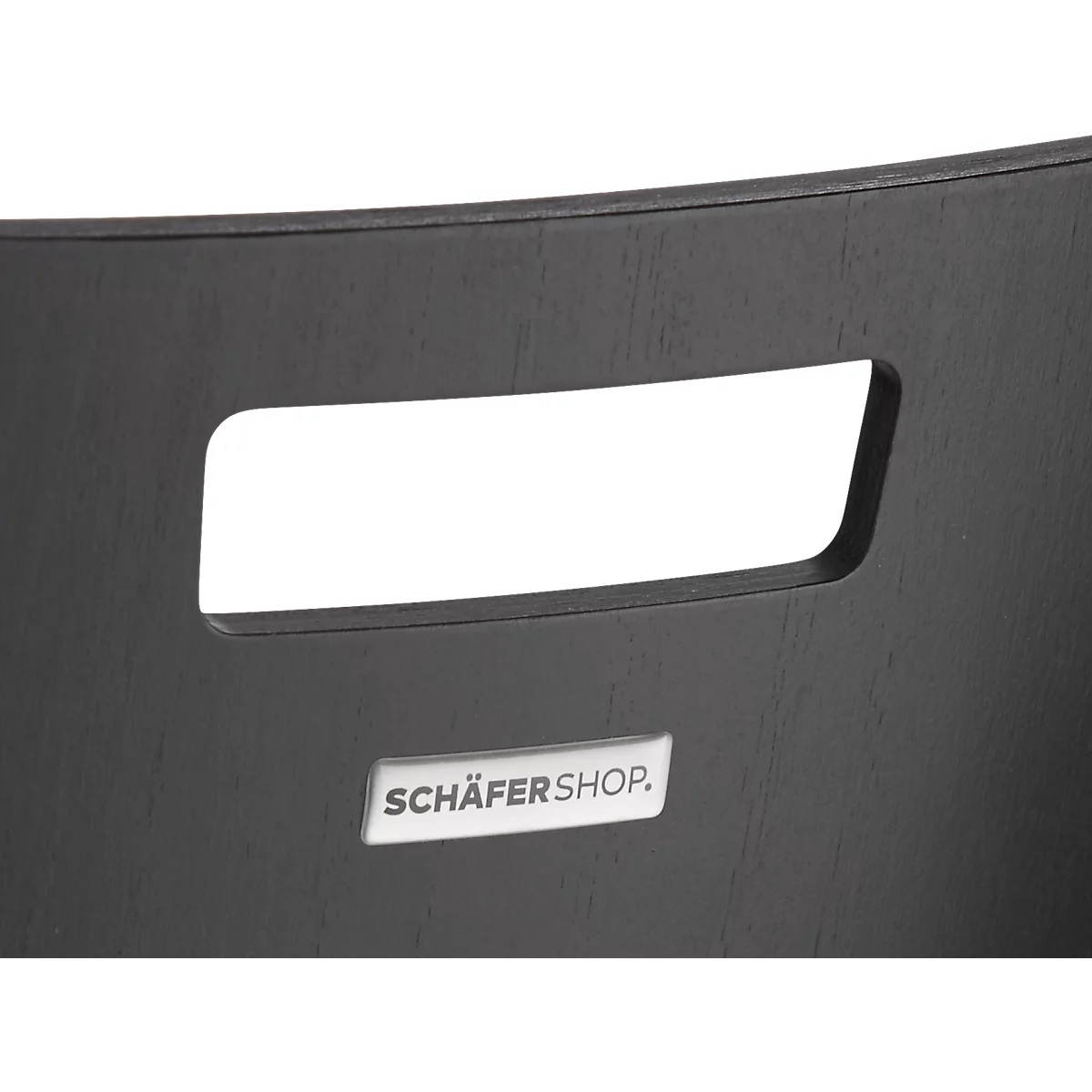 Close-up van een zwarte stoelrug met een rechthoekig handvatgat en Schäfer Shop logo.