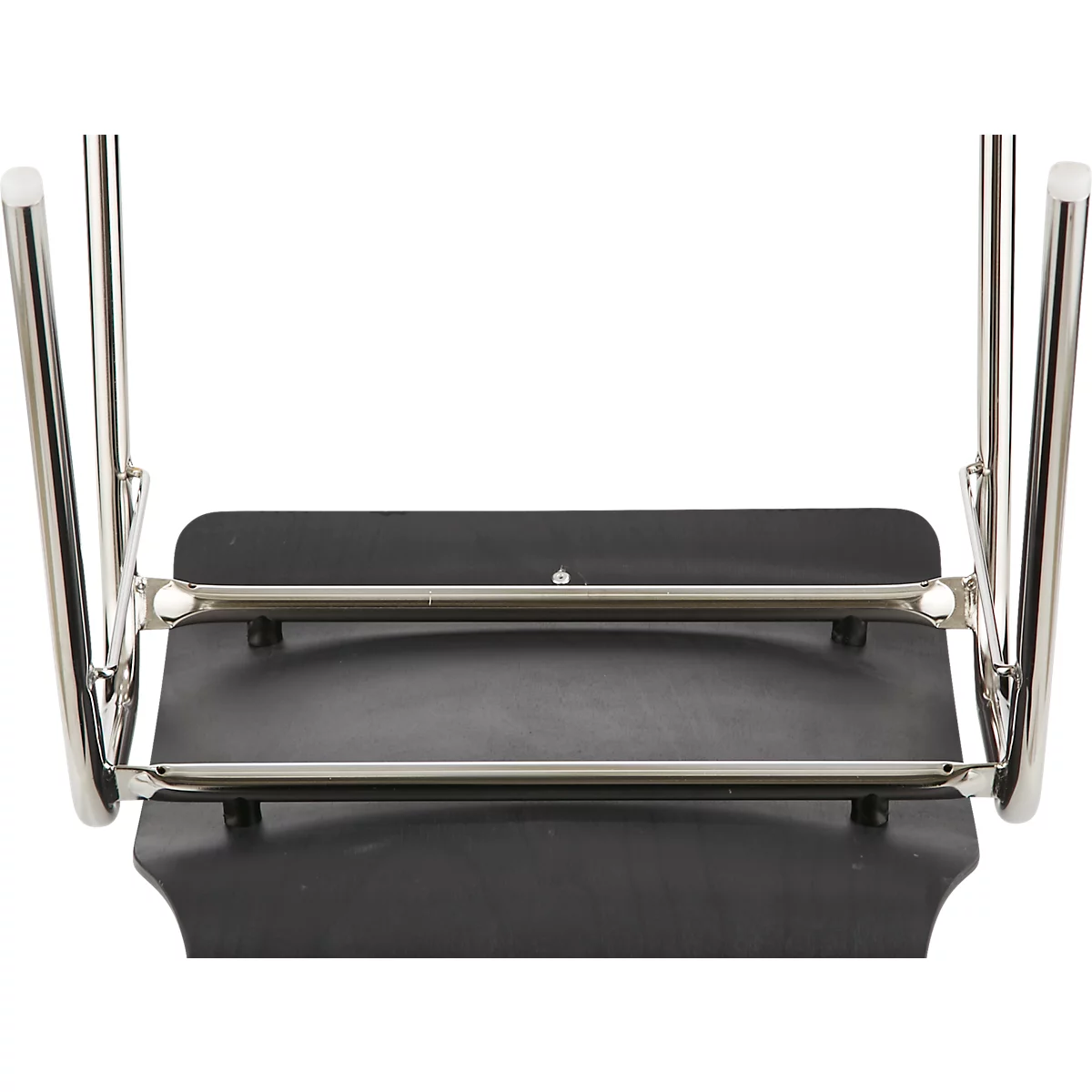 Close-up van een zwart, rechthoekig metalen frame met gebogen, zilverkleurige stutten.