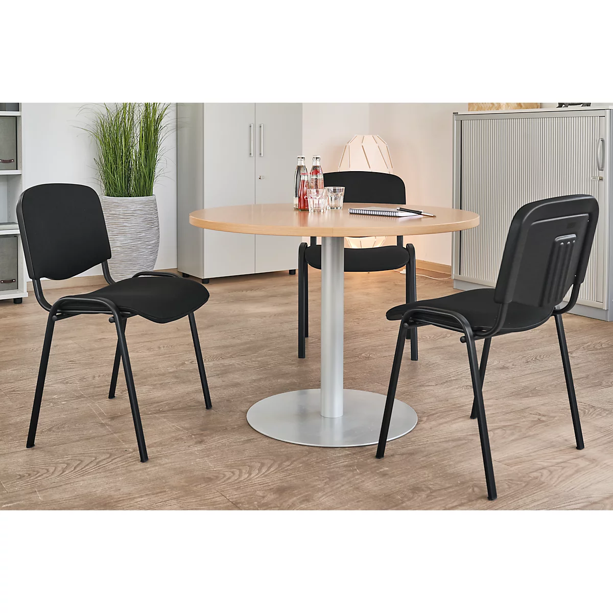 Stapelstuhl ISO Basic, ohne Armlehnen, 4-Fußgestell, Stoffbezug, stapelbar bis 12 Stück, B 545 x T 560 x H 820 mm, Bezug schwarz, Gestell schwarz