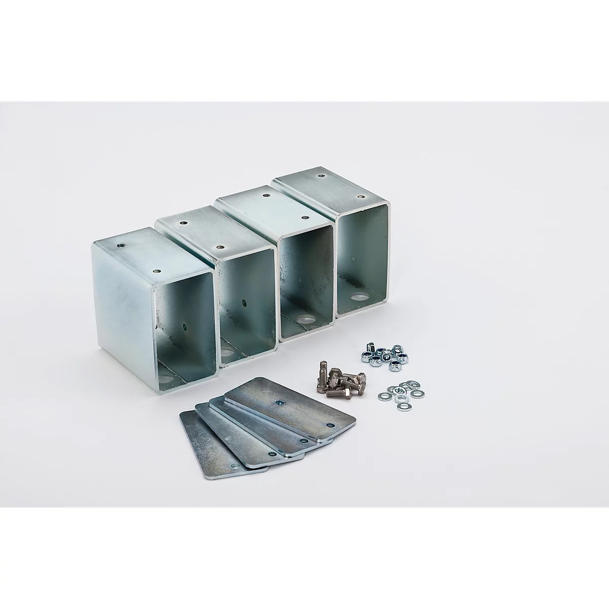 Stapelvoeten voor CEMO batterijlaadkast Basic/Premium/Premium Plus &amp; batterijopslagkast, maakt ruimtebesparend stapelen van de kasten mogelijk, 4 stuks, zilver