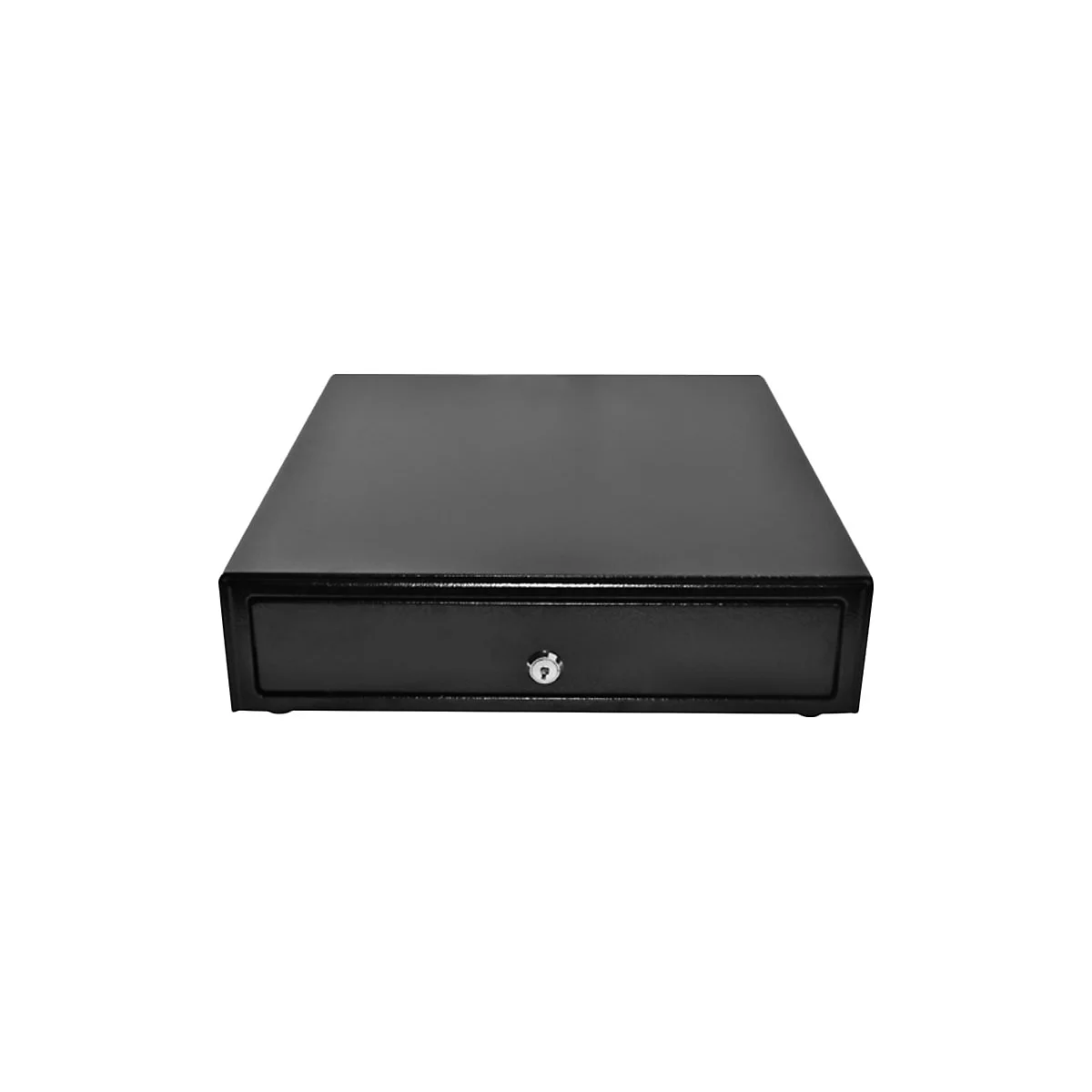 Schwarze Kasse mit Schublade, Schloss und silbernem Schlüssel. Vorderansicht, weißer Hintergrund.