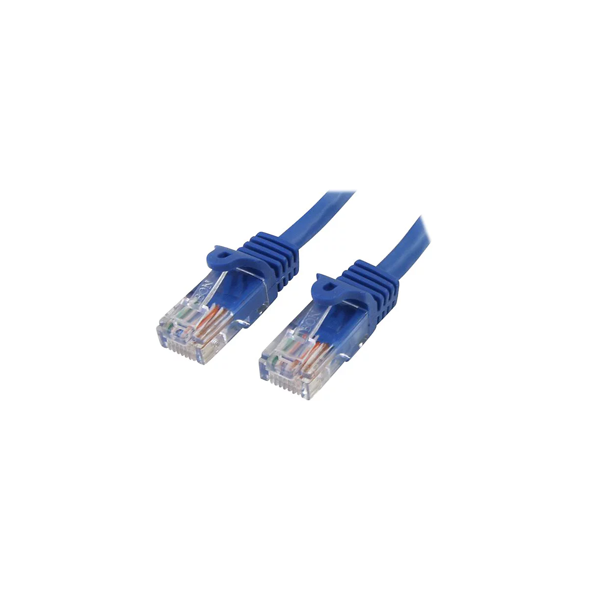 Zwei blaue RJ45-Stecker mit durchsichtigen Anschlüssen und farbigen Kabeln.