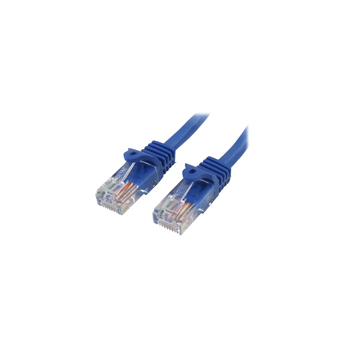 Zwei blaue Ethernet-Kabel-Stecker mit durchsichtigen Anschlüssen und farbigen Drähten.