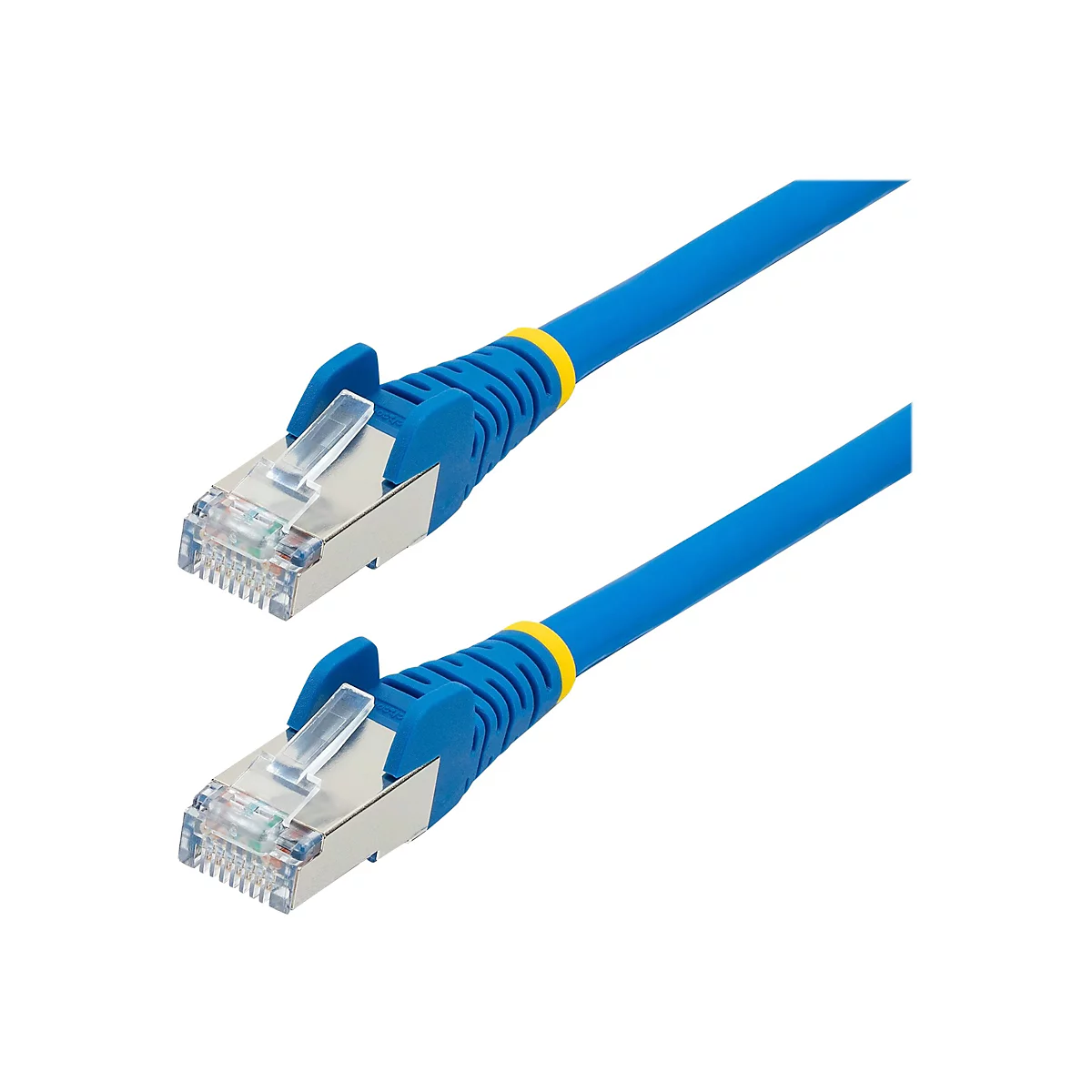 Zwei blaue Ethernet-Kabel auf weißem Hintergrund, mit gelben Akzenten und transparenten Steckern.