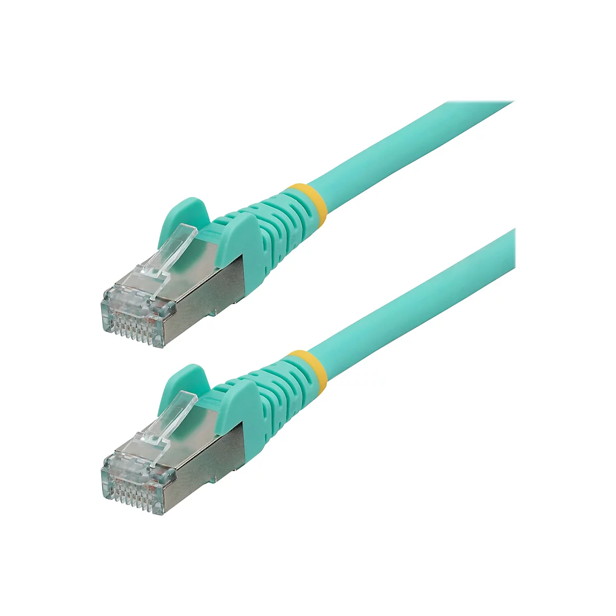 Zwei blaue Ethernet-Kabel mit grünen Steckern und gelben Akzenten, vor weißem Hintergrund.