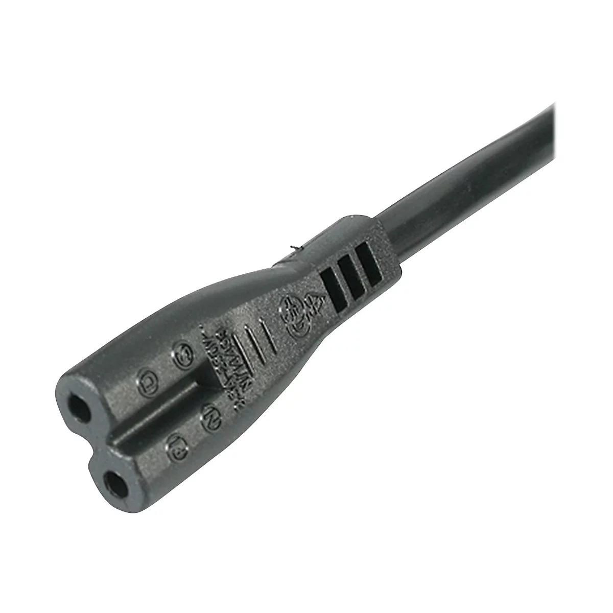 Nahaufnahme eines schwarzen Netzkabels. Der Stecker hat zwei Löcher und einen Schriftzug.