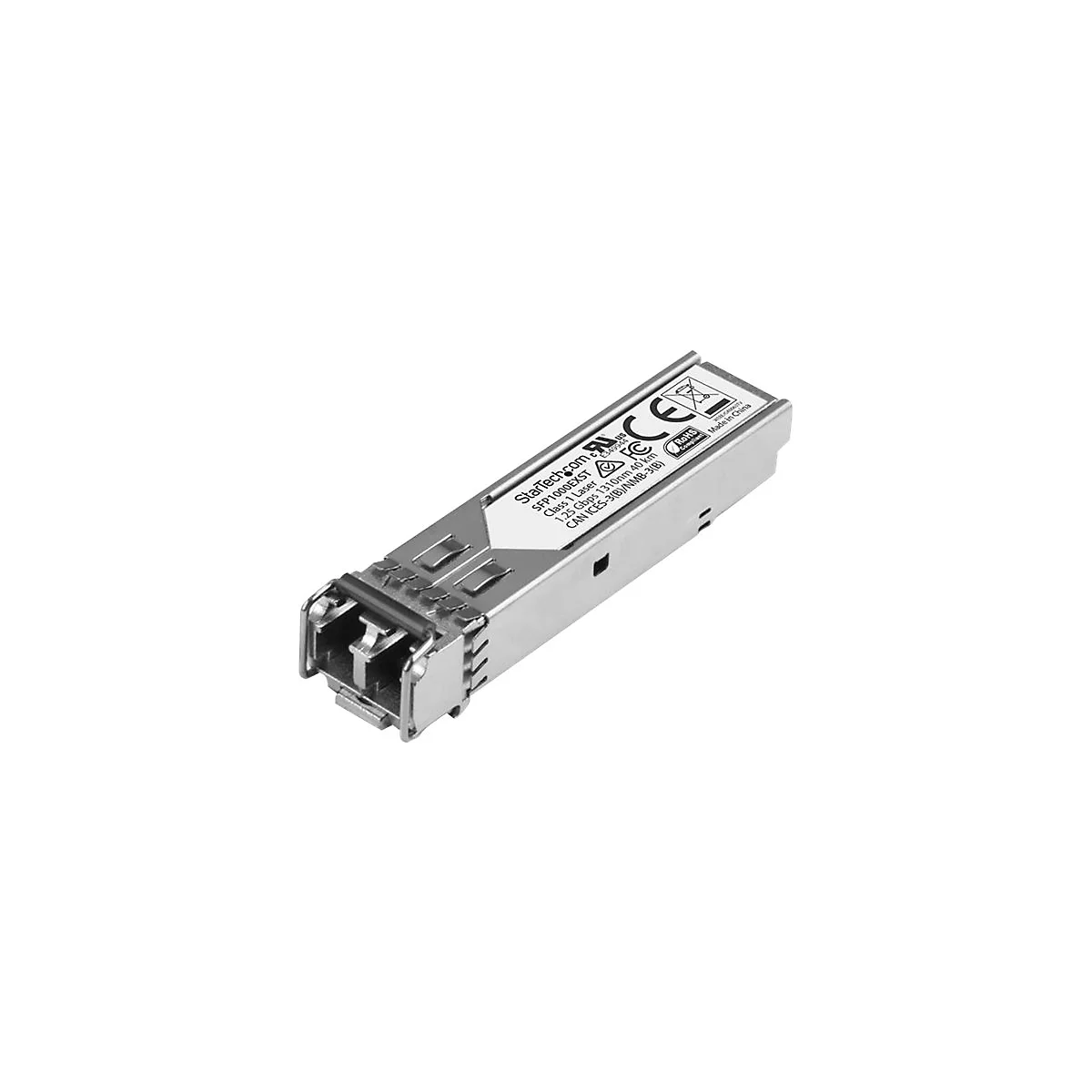 Ein silberner SFP-Transceiver, leicht angewinkelt, mit Etikett StarTech.com und technischen Daten. Made in China.