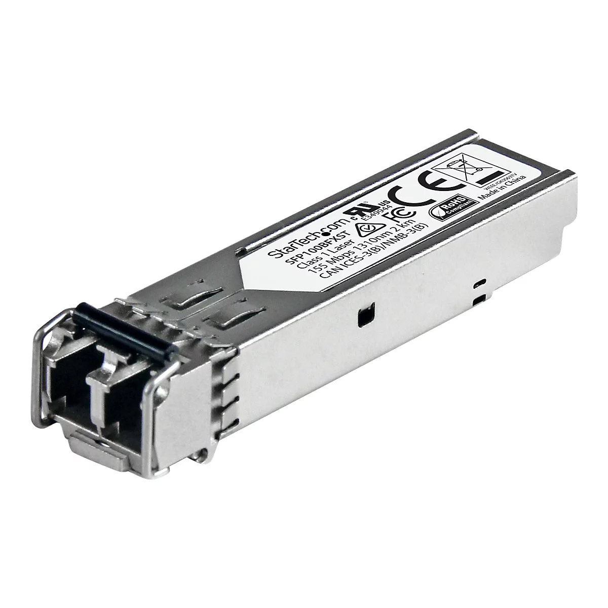 Ein silberner Netzwerkstecker mit Aufschrift StarTech.com und technischen Daten. Aufkleber mit CE-Zeichen, RoHS-Konformität.