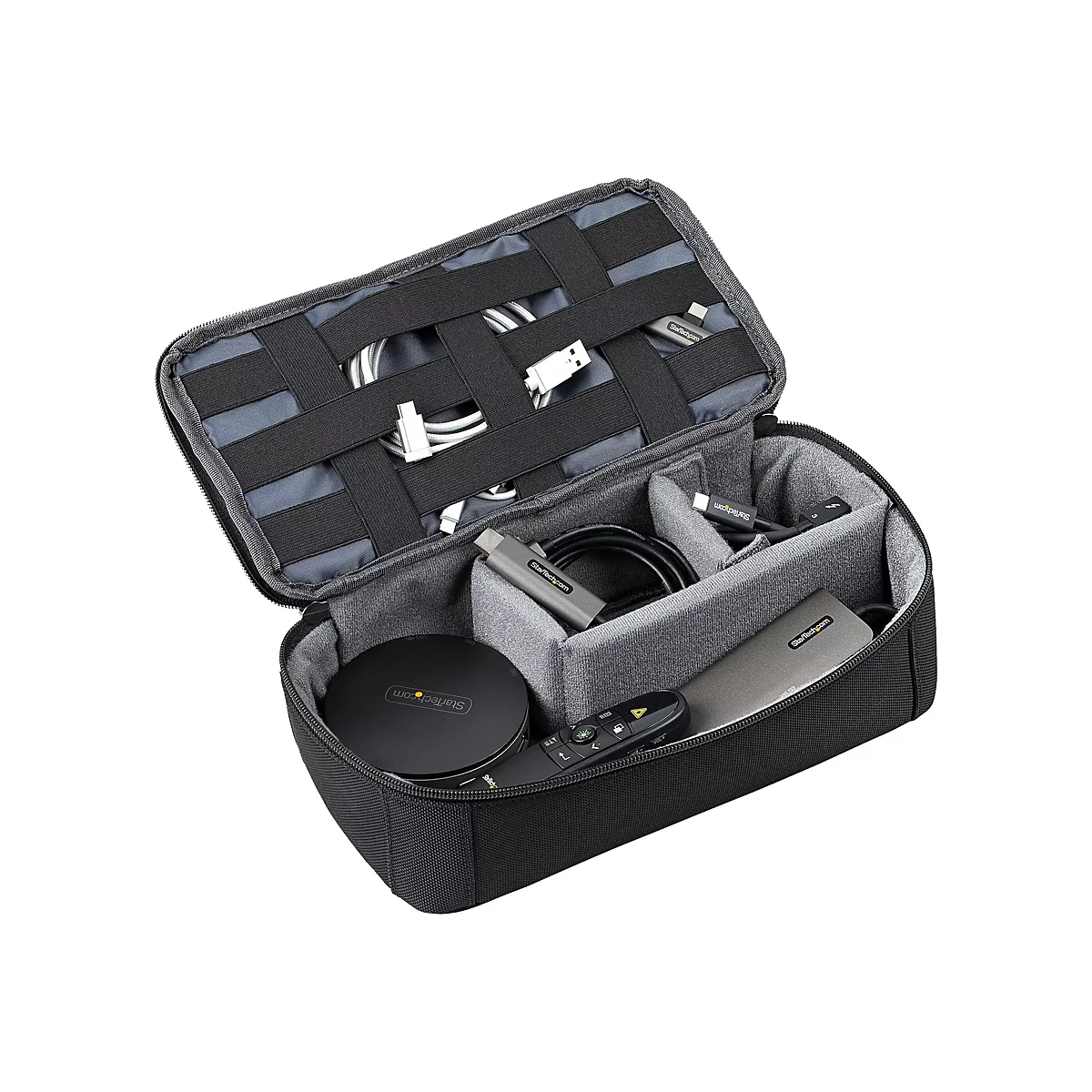 Schwarze, geöffnete Transporttasche mit Elektronikzubehör: Kabel, USB-Adapter, Festplatte, Präsentations-Fernbedienung.