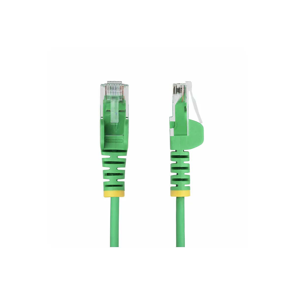 Zwei grüne Netzwerkkabel mit RJ45-Steckern auf weißem Hintergrund. Stecker mit grünem Steckergehäuse, gelbem Ring und transparentem Verschluss.