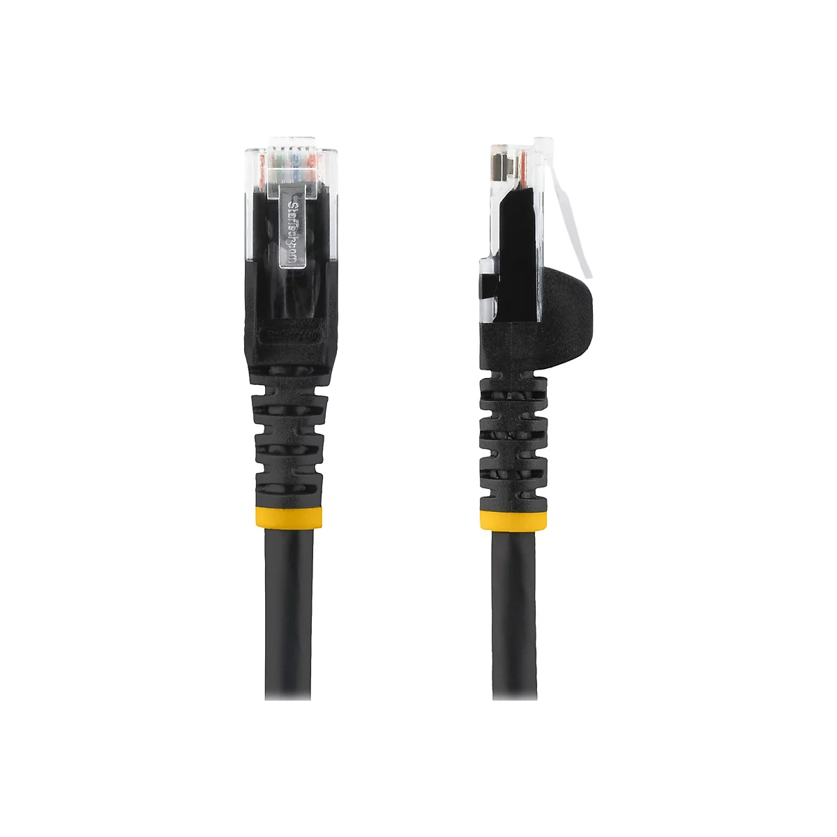 Zwei schwarze Netzwerkkabel nebeneinander. Links ein Stecker mit dem Aufdruck "Startech.com". Gelber Ring am Kabelansatz.