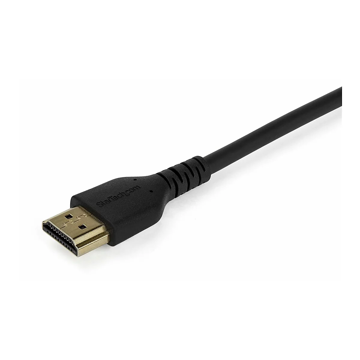 Un câble HDMI noir traversant en diagonale un fond blanc. Le connecteur est doré, et le câble porte l'inscription Startech.com.