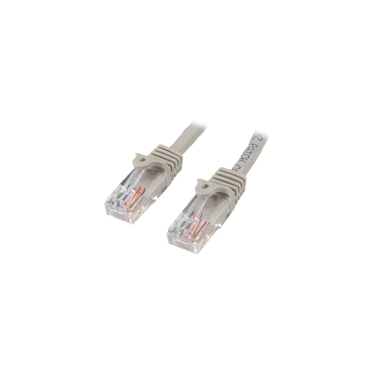 Deux connecteurs de câble Ethernet gris avec des fiches transparentes. Fils de différentes couleurs.