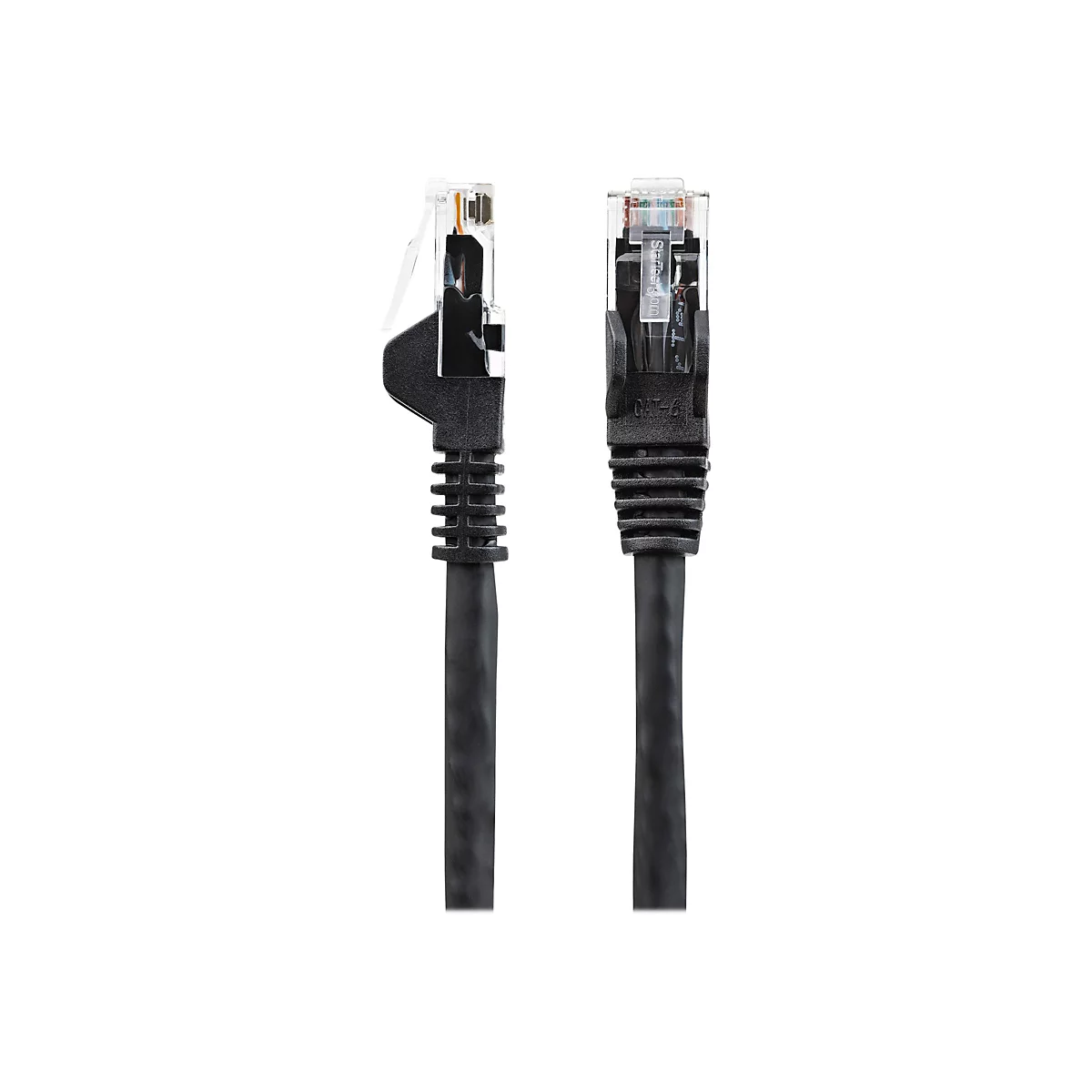 Zwei schwarze Netzwerkkabel mit transparenten Steckern, vor weißem Hintergrund. Der Stecker zeigt die Aufschrift „Startech.com“. Ein Kabel ist abgewinkelt.