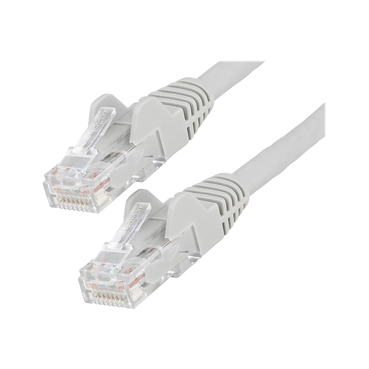 Zwei graue Ethernet-Kabel mit transparenten Steckern, die auf weißem Hintergrund liegen. Der Stecker trägt den Schriftzug Startech.com.