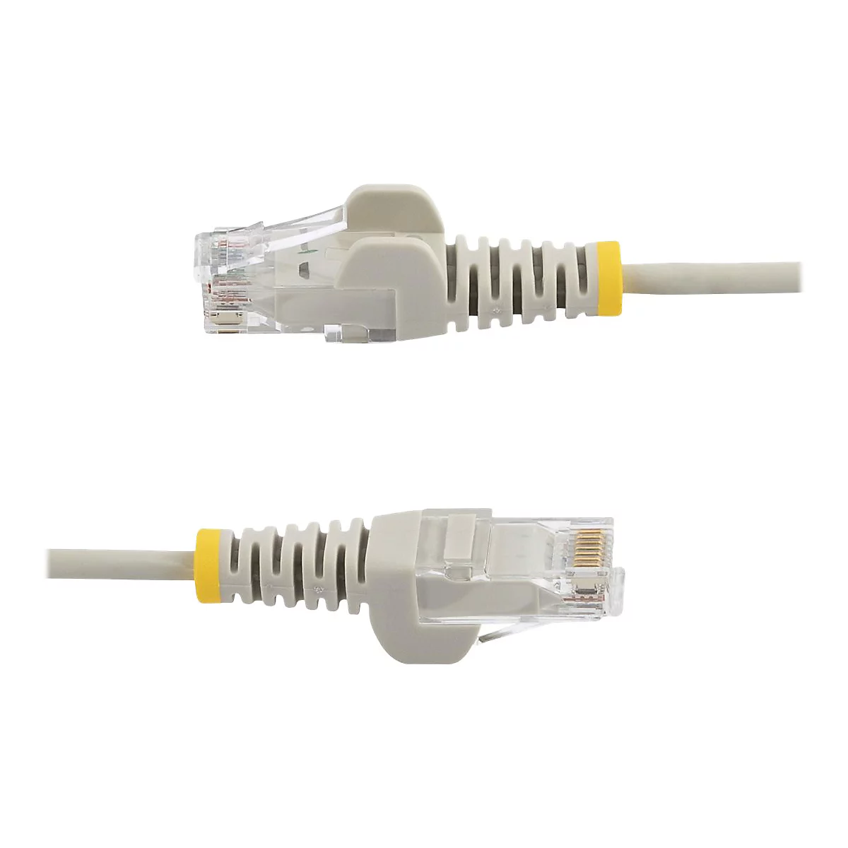 Zwei graue Ethernet-Kabel. Die Stecker sind transparent, mit gelben Akzenten und grauen Gehäusen.