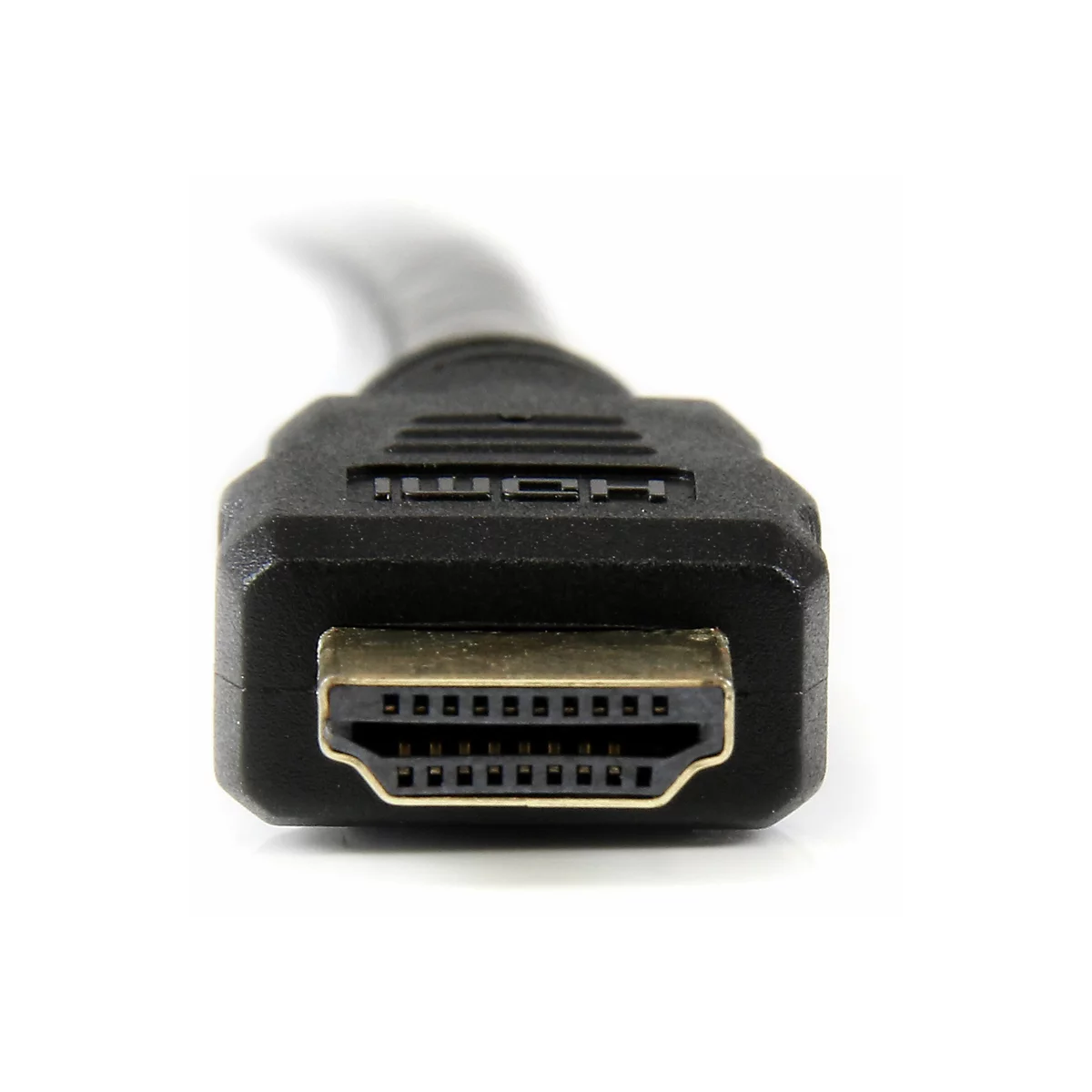 Nahaufnahme eines schwarzen HDMI-Kabels. Der Stecker ist im Fokus, mit den Kontaktstiften und dem HDMI-Logo deutlich sichtbar.