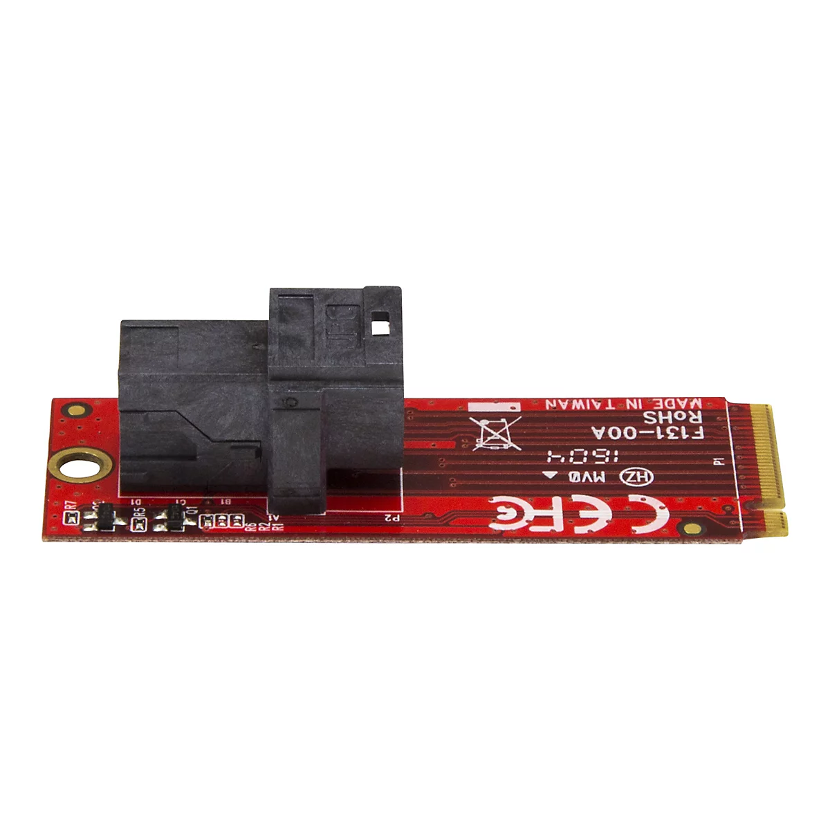 Gros plan sur un adaptateur SSD M.2 rouge avec un connecteur noir, marquage CE, inscription "Made in Taiwan".