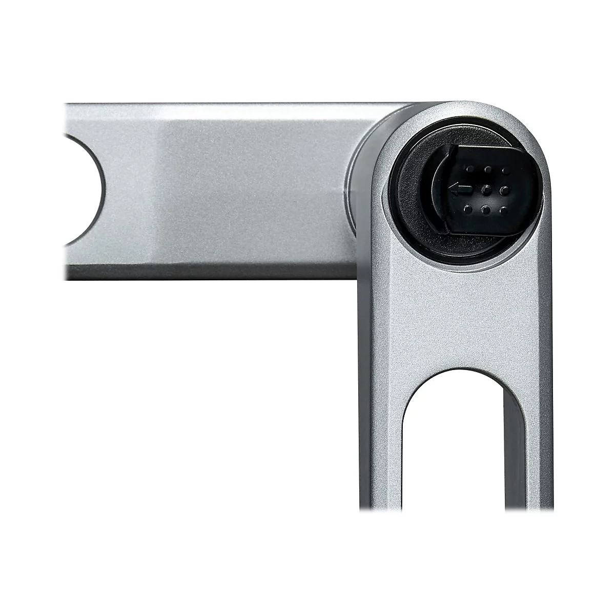 Nahaufnahme eines silberfarbenen MetallstÃ¼cks mit schwarzem Stecker und Ã–ffnungen.
