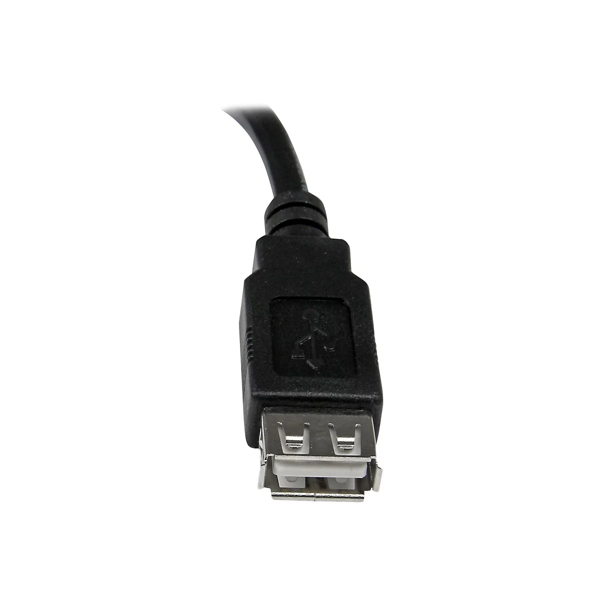 Gros plan d'un câble USB noir, connecteur avec symbole USB, sur fond blanc.