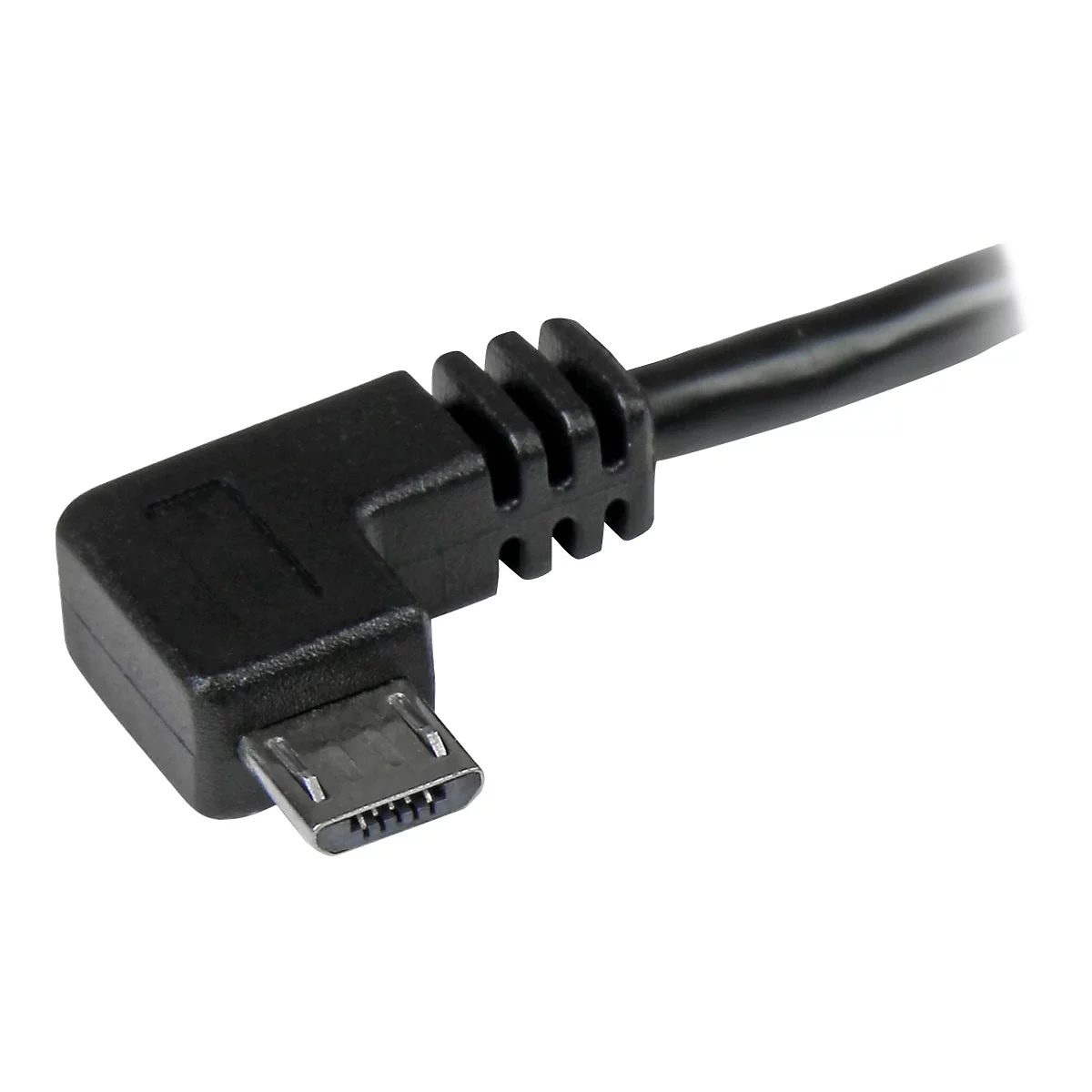 Gros plan d'un câble USB noir avec un connecteur micro USB.