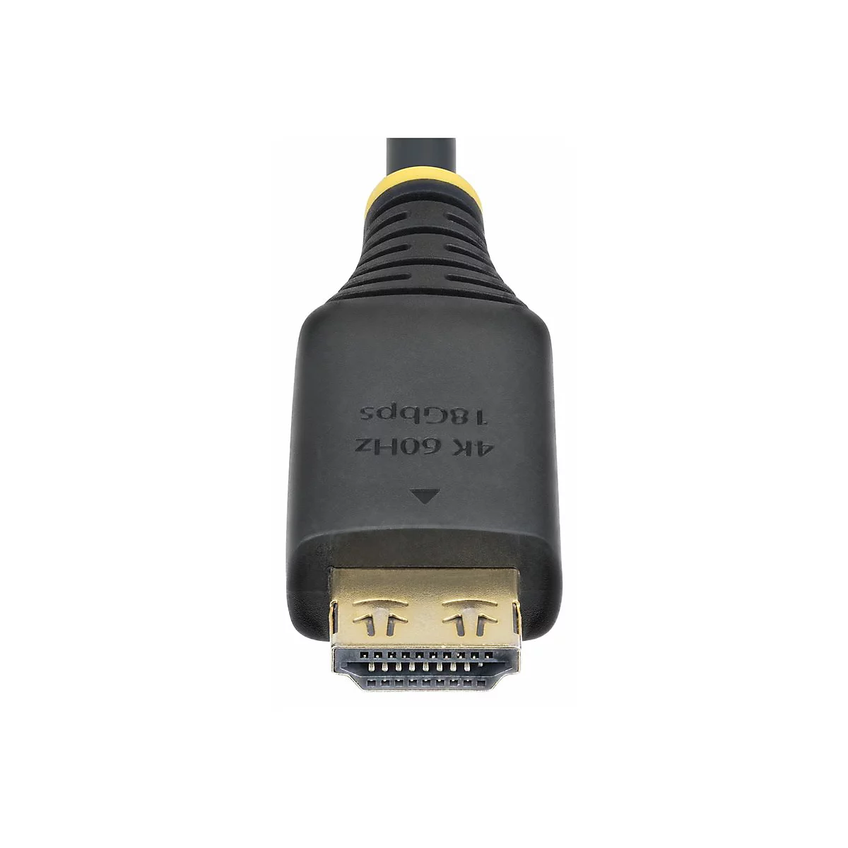 Nahaufnahme eines HDMI-Kabels. Schwarzer Stecker, goldene Kontakte. Aufschrift: 4K 60Hz 18Gbps.