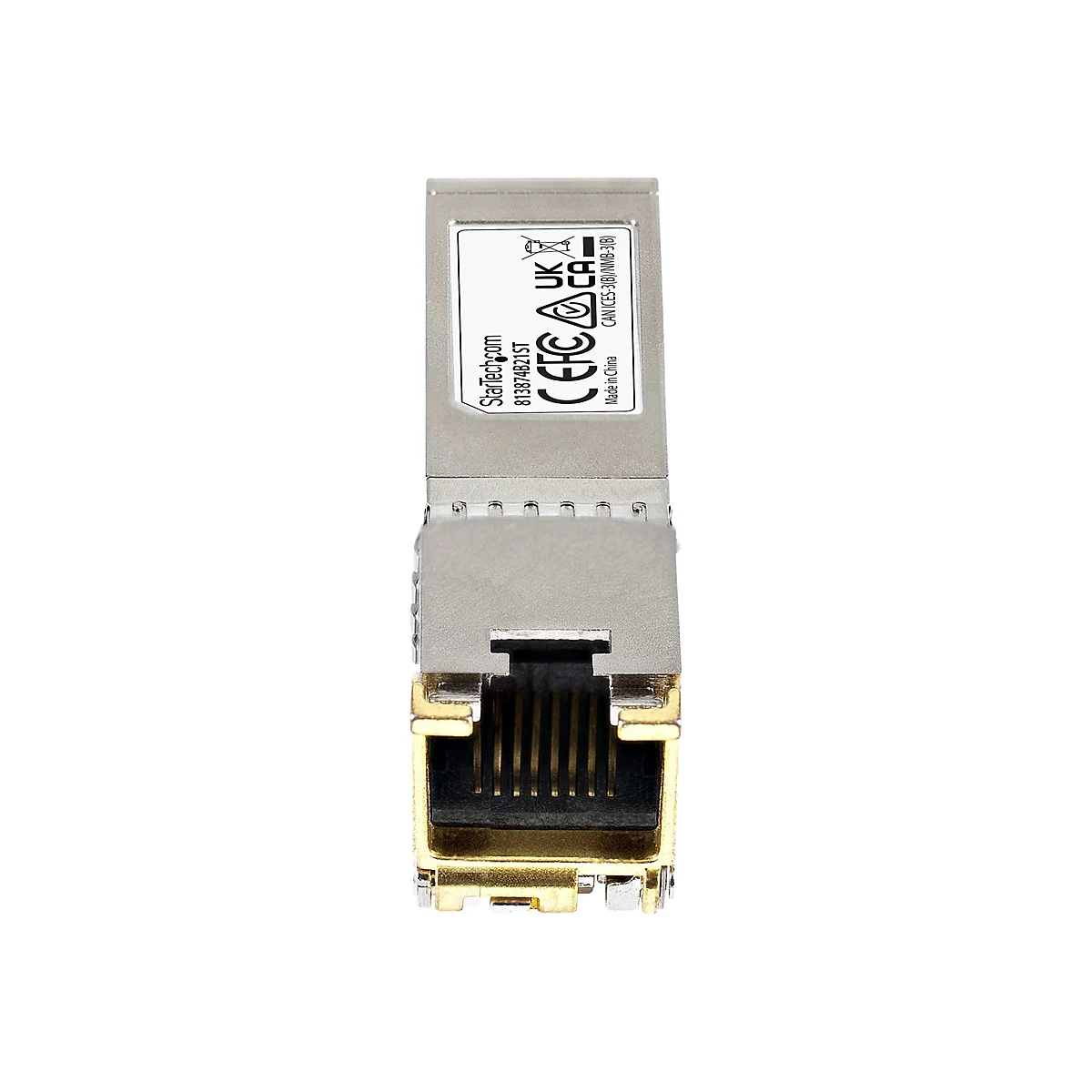 Metallischer Netzwerkadapter im Detail. Der Adapter hat einen goldenen Anschluss und einen Aufkleber mit Produktinformationen.