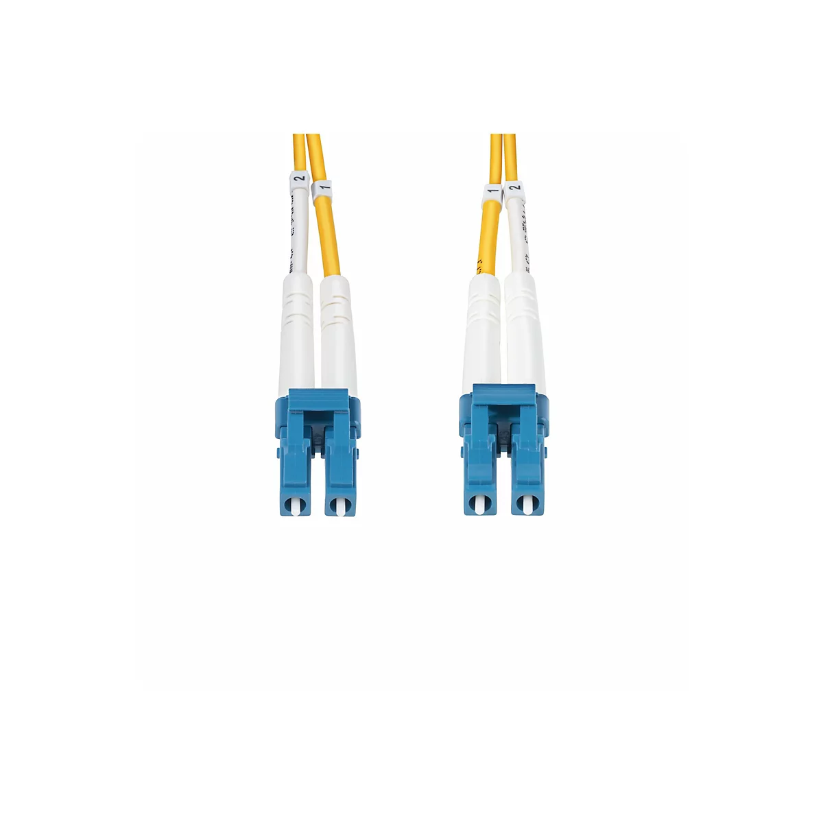 Zwei Glasfaser-Patchkabel mit blauen Steckern und gelben Kabeln auf weißem Hintergrund.