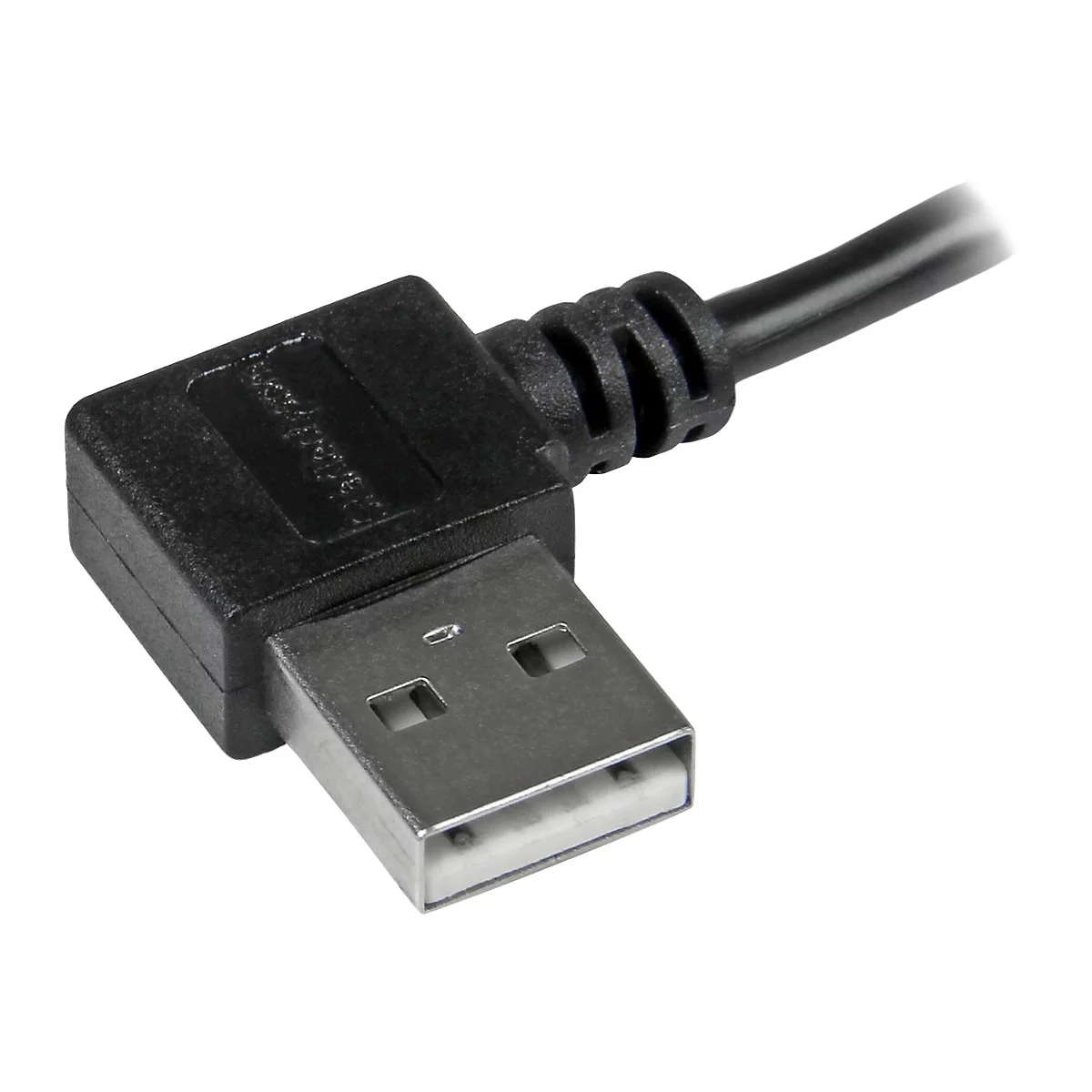 Nahaufnahme eines schwarzen USB-Kabels mit abgewinkeltem Stecker.