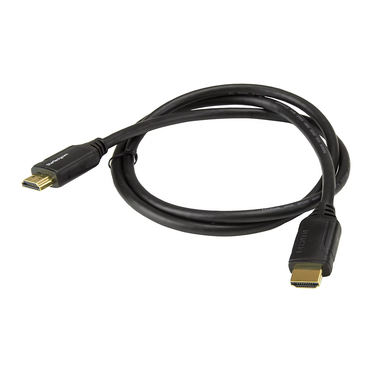Ein schwarzes HDMI-Kabel mit vergoldeten Anschlüssen, das vor weißem Hintergrund fotografiert wurde.