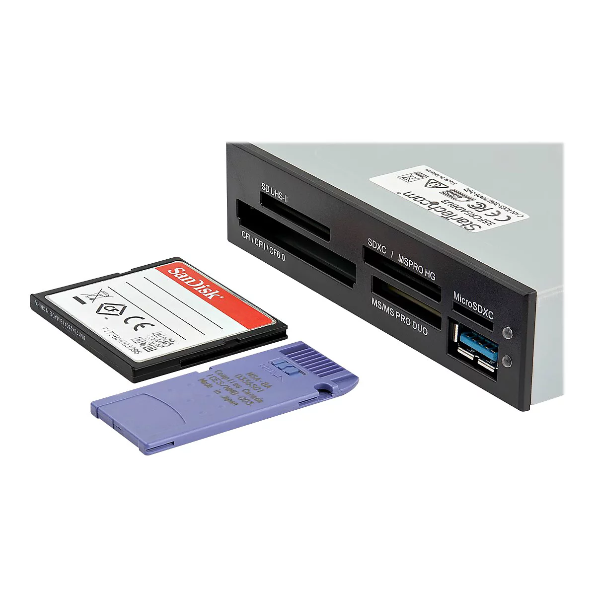 KartenlesegerÃ¤t mit SD-Karte, CompactFlash und Memory Stick. Auf dem LesegerÃ¤t stehen verschiedene AnschlÃ¼sse.