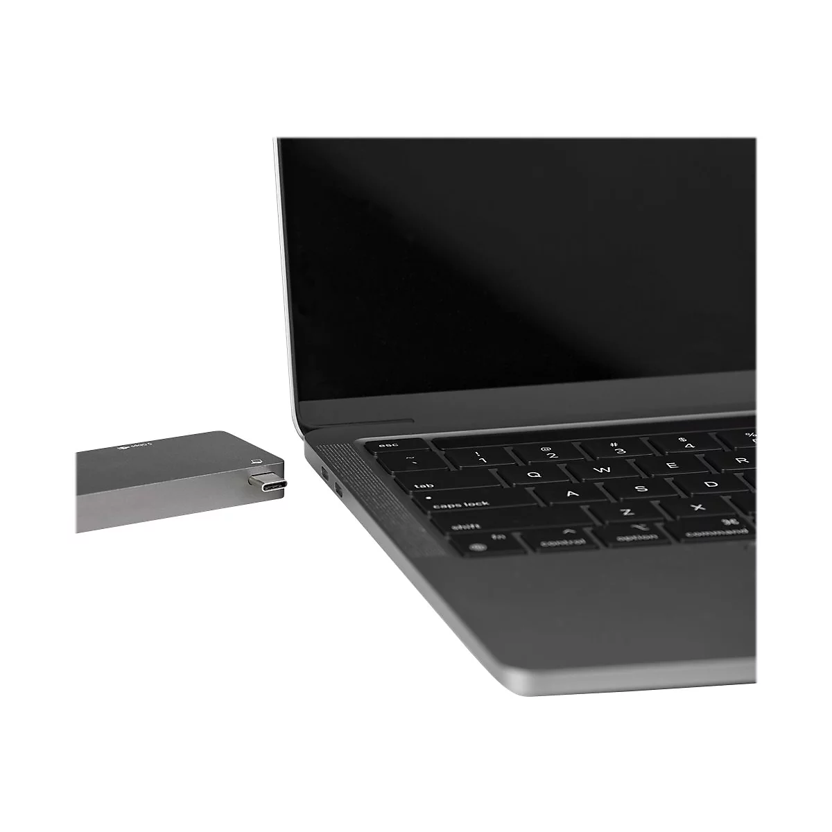 Ein graues Laptop und ein grauer Adapter, die durch ein USB-C Kabel verbunden sind.