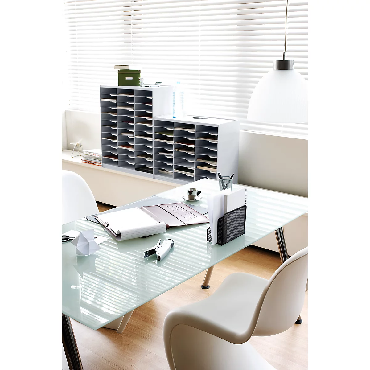 Station de tri PAPERFLOW, format A4, polystyrène, l. 674 x P 304 x H 548 mm, 24 compartiments, gris clair