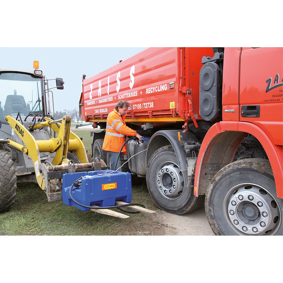 Station-service mobile CEMO Blue-Mobil EASY, avec pompe à membrane CEMATIC BLUE 12 V, réservoir de 125 l pour l'AdBlue®, L 800 x P 600 x H 450 mm
