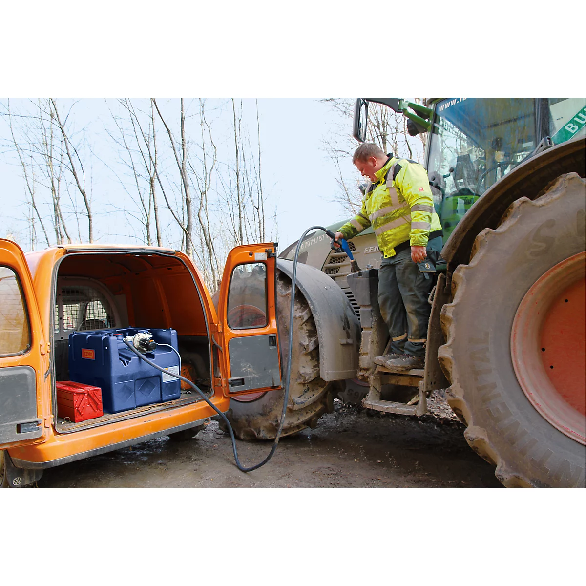 Station-service mobile CEMO Blue-Mobil EASY, avec pompe à membrane CEMATIC BLUE 12 V, réservoir de 200 l pour l'AdBlue®, L 800 x P 600 x H 590 mm