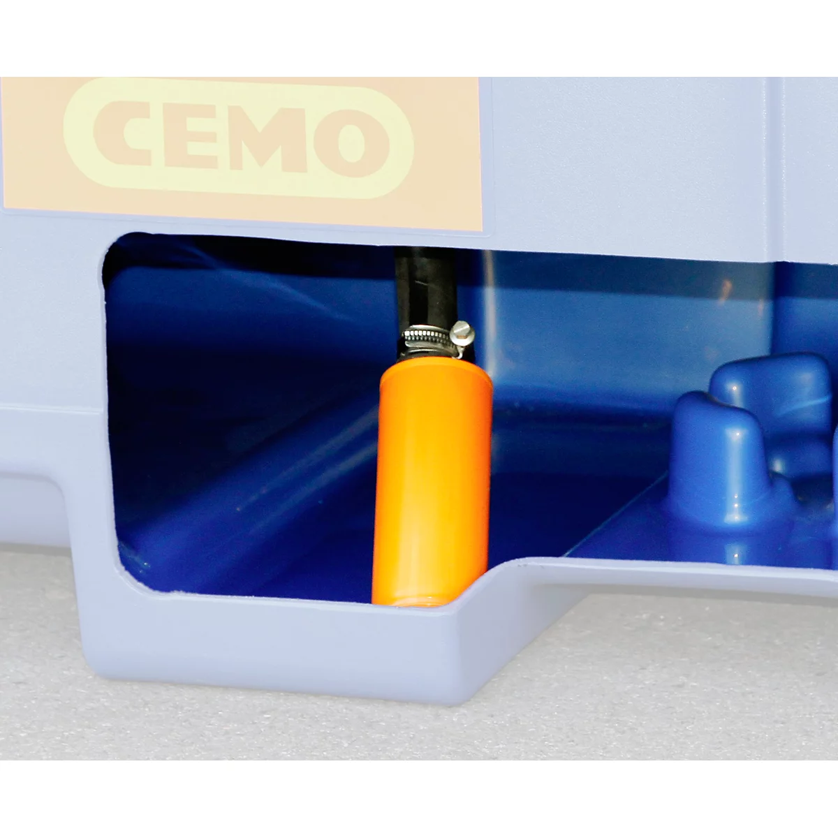 Station-service mobile CEMO Blue-Mobil EASY, avec pompe submersible CENTRI SP30 12 V, réservoir de 125 l pour AdBlue®, L 800 x P 600 x H 450 mm