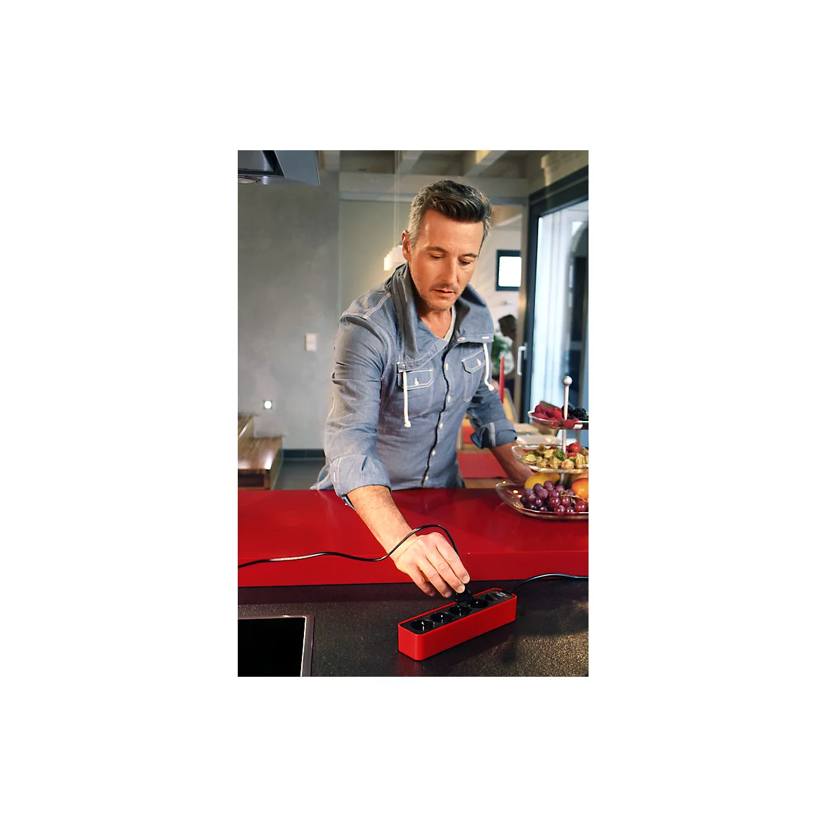 Steckdosenleiste brennenstuhl Ecolor, 4-fach im Winkel von 45°, mit Schalter, IP20, Kabellänge 1,5 m, L 235 x B 58 x T 80 mm, Kunststoff, rot-schwarz