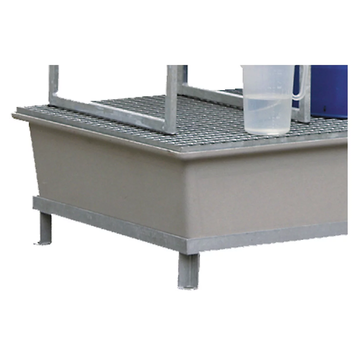 Gray metal drip tray with grating, on which is a cup and a blue bucket.