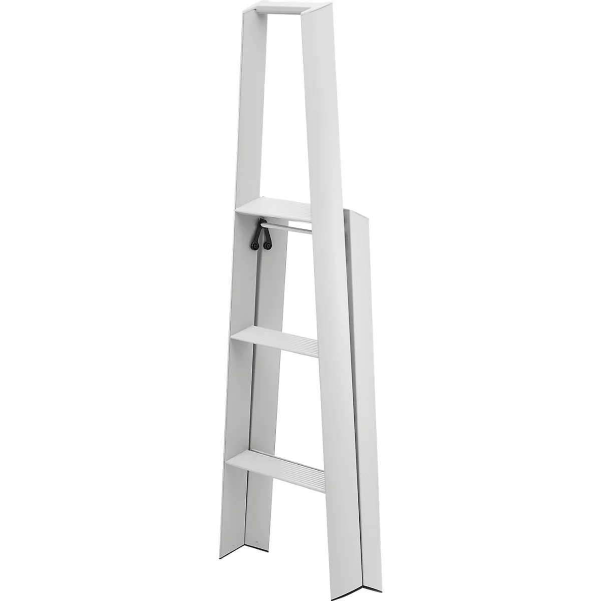 Eine weisse Trittleiter mit drei Stufen. Die Leiter ist aus Metall gefertigt.