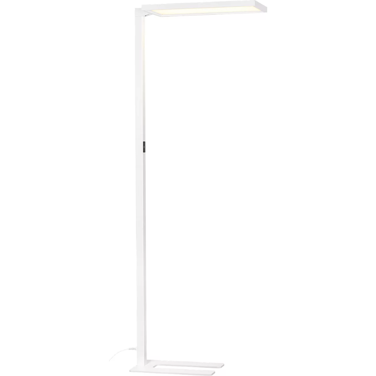 Eine weiße Stehlampe mit rechteckigem Leuchtkopf, vor weißem Hintergrund. Der Stiel ist schmal, der Fuß rechteckig.