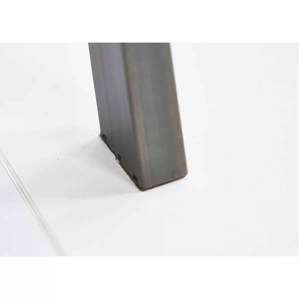 Stehtisch Meeting Point, rechteckig, A-Fuß-Gestell, B 1750 x T 680 x H 1042 mm, weiß/anthrazit
